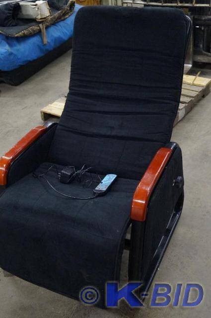 lot 40 image: Fully Reclinable Zero Gravity Massa...