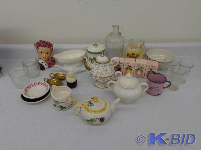 lot 11 image: Assorted Ceramic Decor Napkin Holde...
