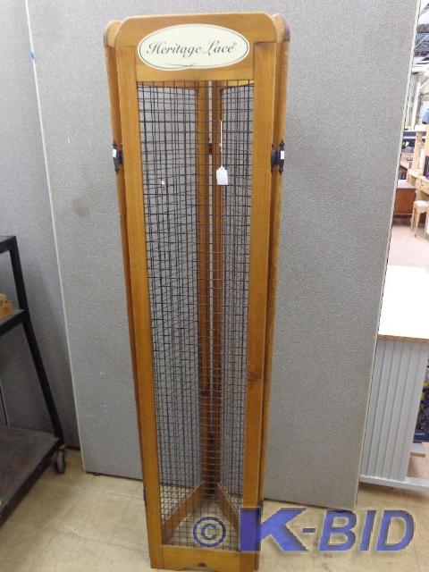 lot 17 image: Heritage Lace Display 69 x 15 x 1...