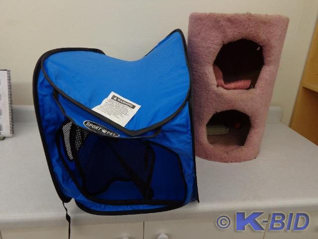 lot 30 image: Sport Pet Ez Twist Pet Carrier and ...