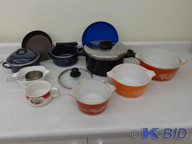 lot 38 image: Assorted Pots and Bowls 3 Pots Smal...