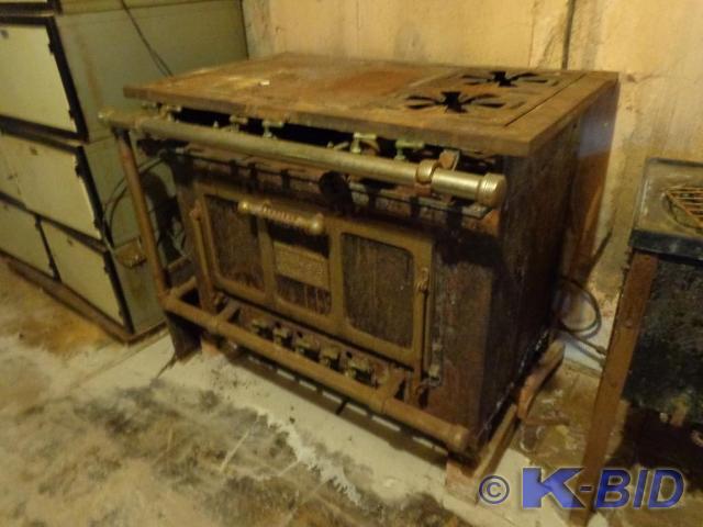 ANTIQUE CAST IRON GAS STOVE by Sout...
