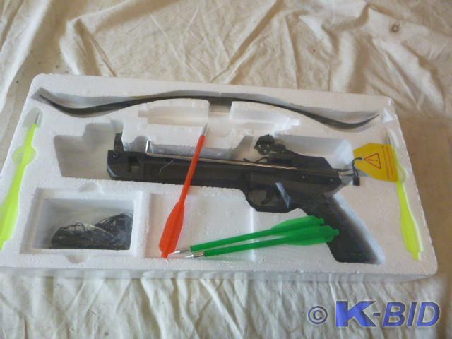 Pistol Cross Bow with 5 Arrows and ...