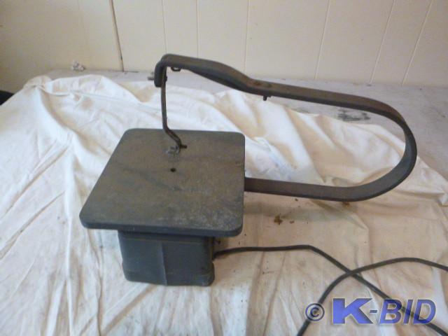 Sears Roebuck Scroll Saw   Turns On...
