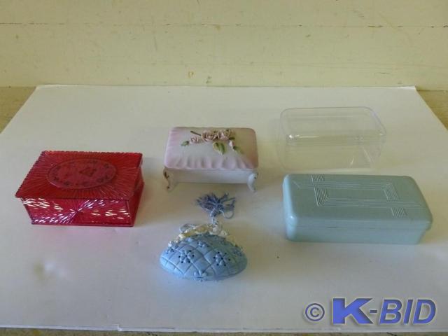 This lot consists of five jewelry t...