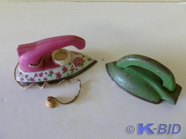 Lot of two vintage toy irons.