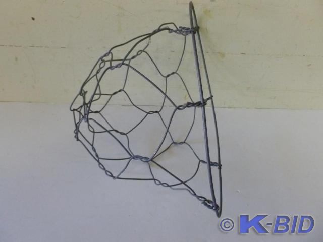 Vintage metal wire basket that meas...