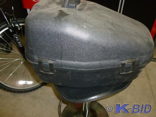lot 7 image: Craftsman 20 50 cc gas chainsaw wi...