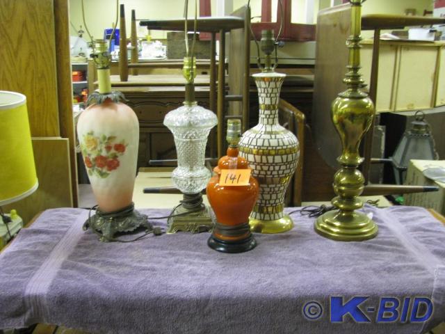lot 141 image: lot of five lamps
