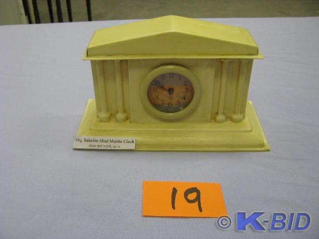lot 19 image: vintage bakelite mini mantle clock ...
