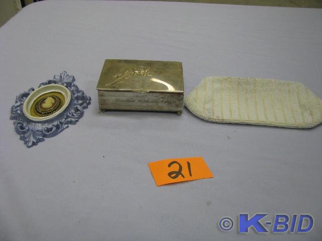 lot 21 image: vintage collection box Western Germ...