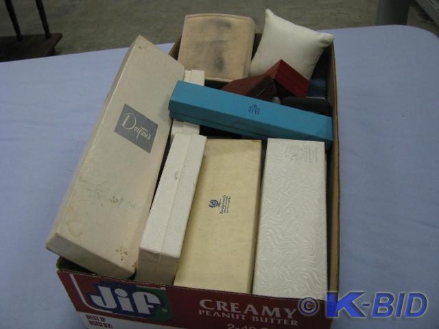 lot 26 image: vintage jewelry boxes see photos