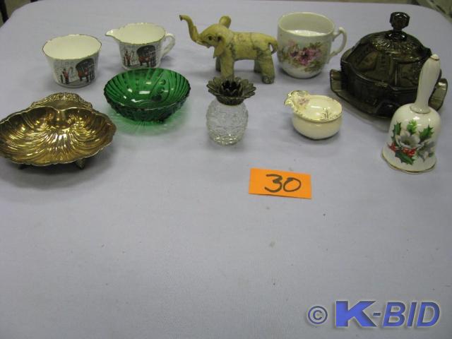 lot 30 image: collection of decorative items, Eng...