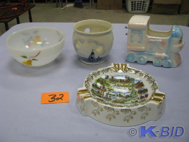 lot 32 image: Schwabenland Germany ashtray, delft...