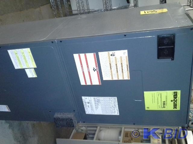 lot 98 image: Goodman Heat PumpAir Conditioner S...