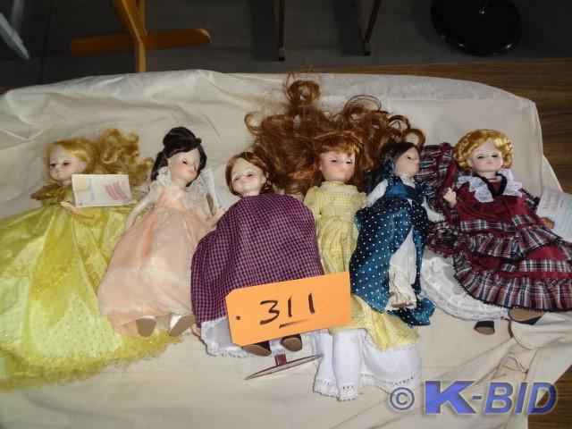 (56) Madame Alexander Dolls