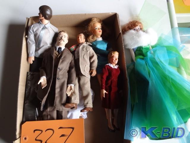 Figure dolls, Ken, Skipper, Barbie,...
