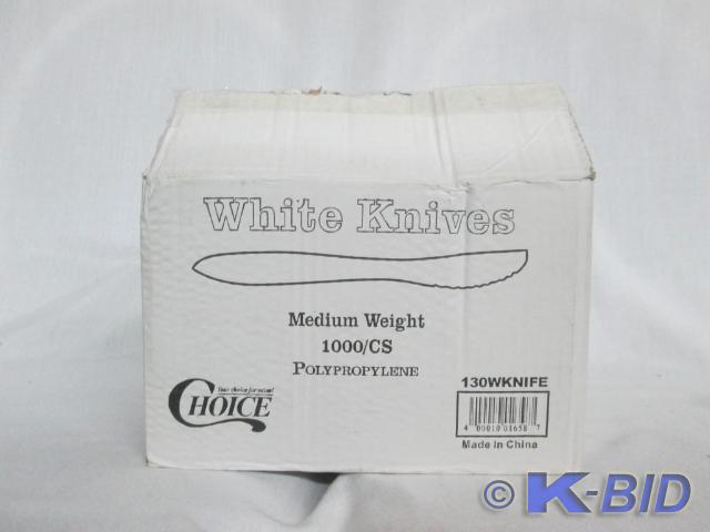 Box of Plastic Knives   Medium Weig...
