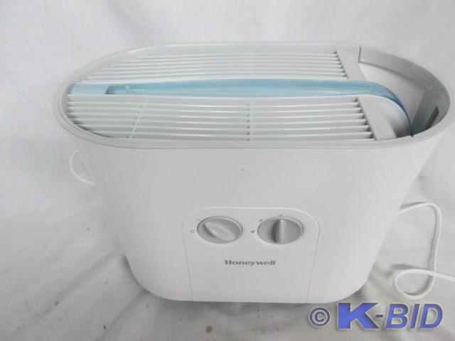 lot 35 image: Honeywell Easy To Care Cool Moistur...