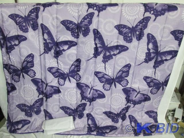 lot 39 image: Flutter Queen Kids Comforter Set&nb...
