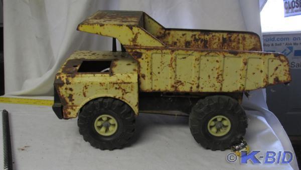 16 tin TONKA dump truck