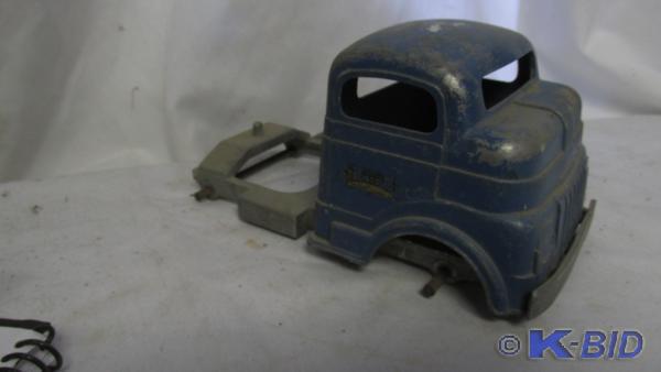 8 Vintage STRUCTO&nbspdicast truc...