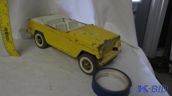 12 tin Jeepster by TONKA