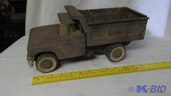 13 tin dump truck, assumed to be T...
