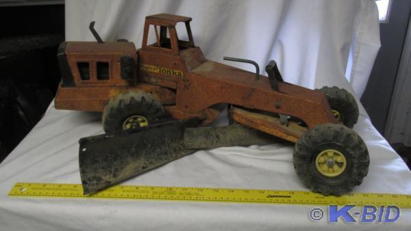 21 TONKA&nbsptin road-grader with...