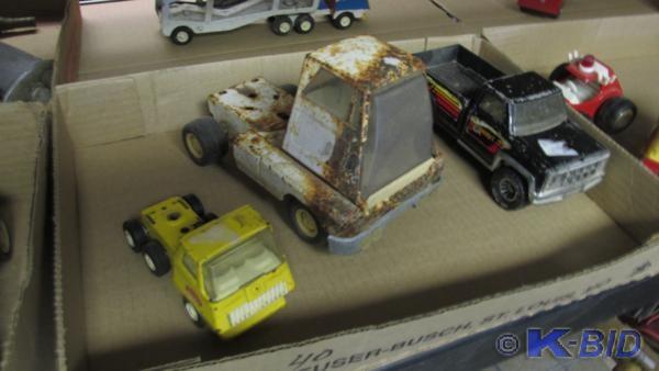 set of 3 tin toys in box