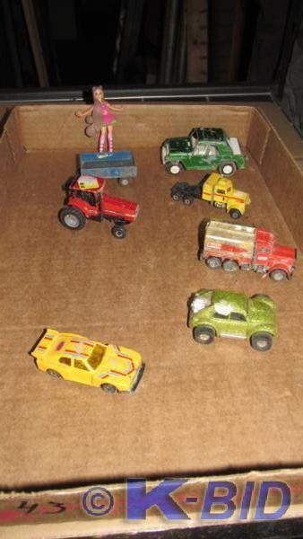 Lot of 8 small and some vintage toy...