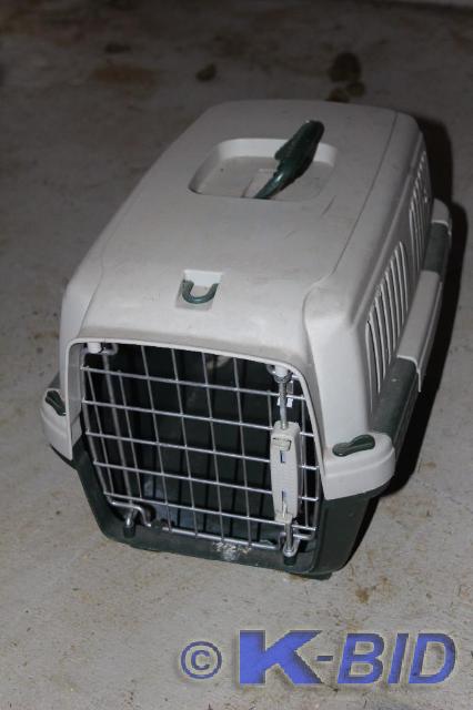 lot 117 image: Lot of (2) PetAnimal Carriers, 20...