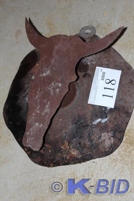 lot 118 image: Cattle Head Sculpture Wall Mount, 1...