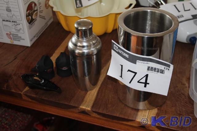 lot 174 image: Lot of (5) Items (1) Wine Enthusia...