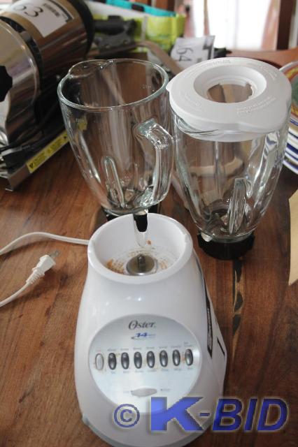 lot 176 image: Ostar, 14-Speed, Blender with (2) B...
