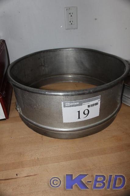 lot 19 image: Mixing Bowl Holder