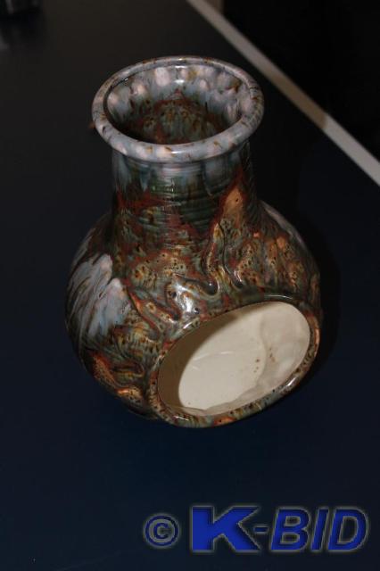 lot 200 image: Decorative Vase, 9 12 H