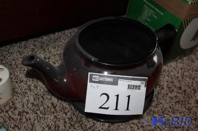 lot 211 image: Tea Kettle, 9 x 9
