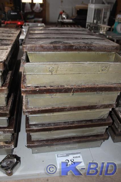 lot 28 image: Lot of (5) 4-Strap, Pullman Bread P...