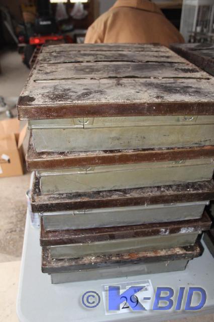 lot 29 image: Lot of (5) 4-Strap, Pullman Bread P...