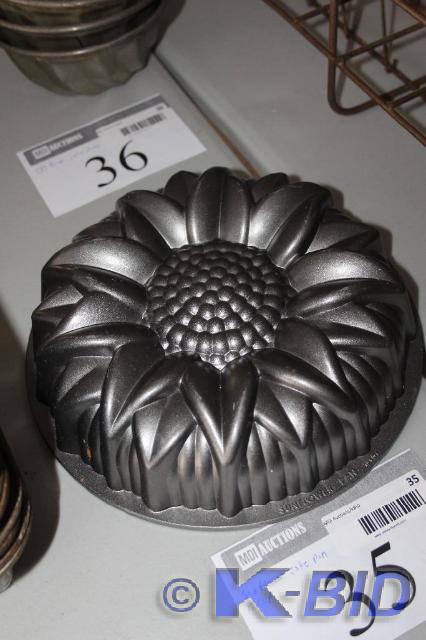 lot 35 image: Sunflower, Cake Pan, 10 Cup