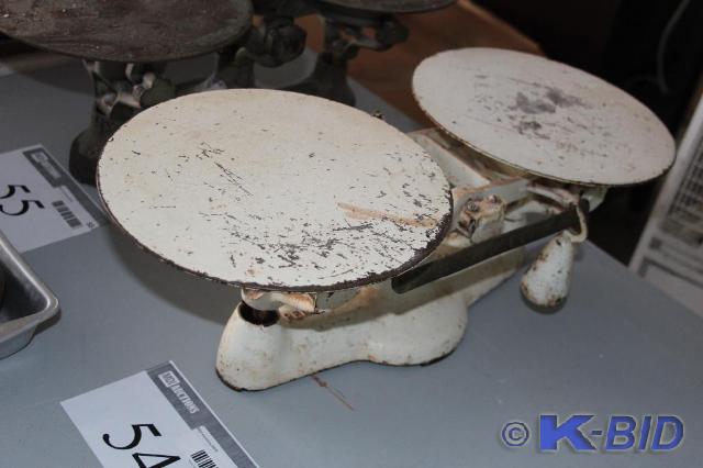 lot 54 image: Penn, 4 Pound Bakers Scale