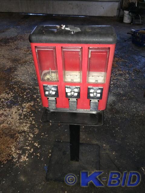 three slot candy machine with key