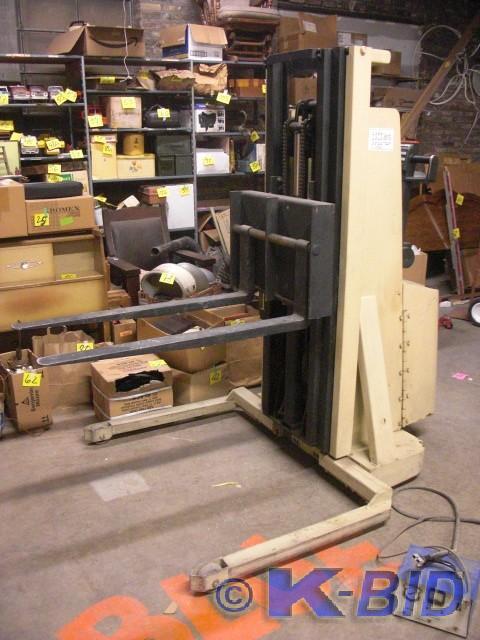 lot 1 image: Crown 20 MT Stacker, Walkie Forklif...