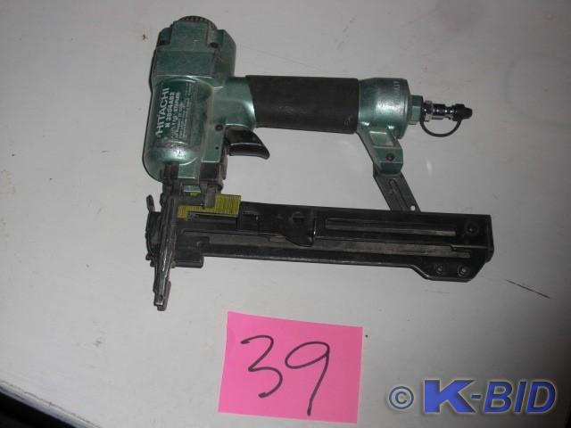 lot 39 image: Hitachi, N3804A 1 12 in Stapler