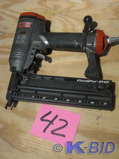 lot 42 image: SENCO Finish Pro 25xp 18 GA Nailer