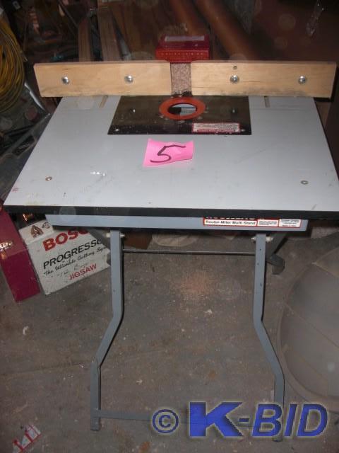 lot 5 image: Collapsible Router Table