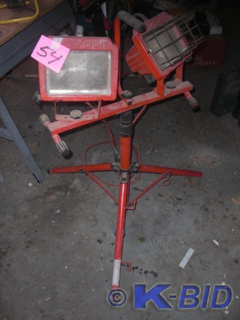 lot 54 image: Halogen power Light, Extendable pol...