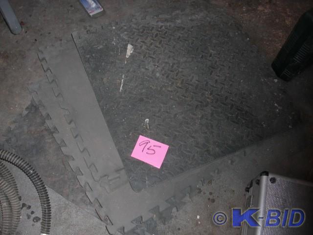 lot 92A image: 3, 2ft x 2ft&nbspinterlocking foam...
