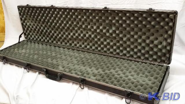 lot 19 image: 4 latch Aluminum Gun Case with insi...